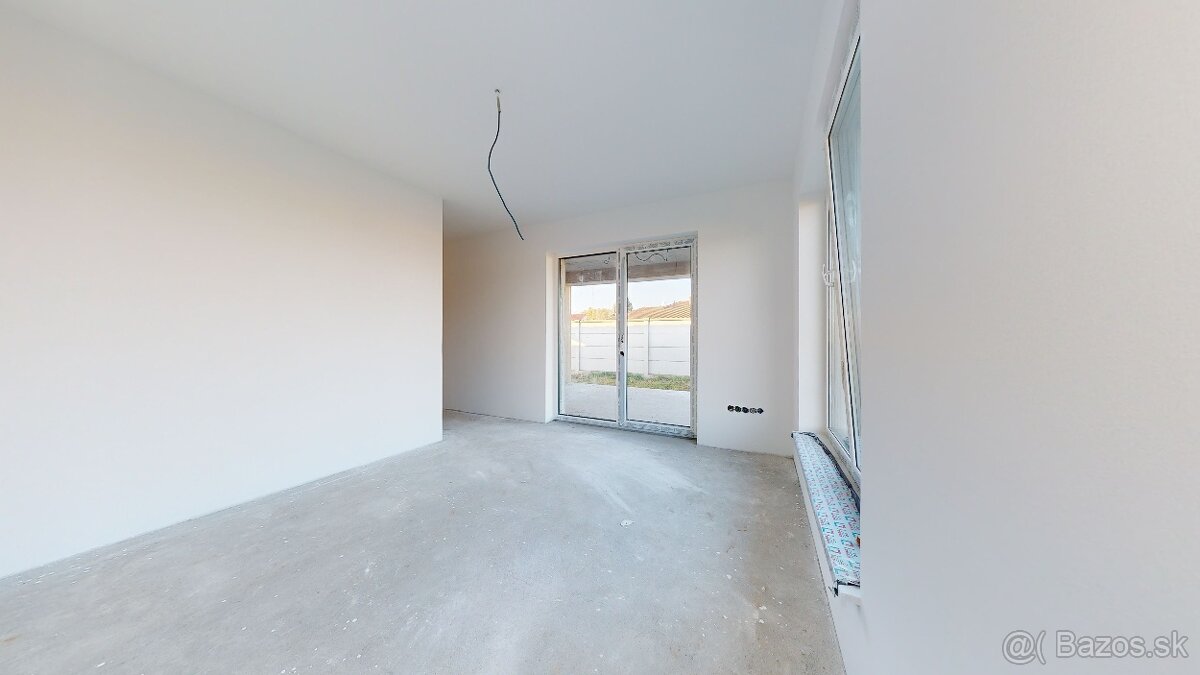 4 izbový rodinný dom tichej lokalite, parkovanie, oplotenie, - 10