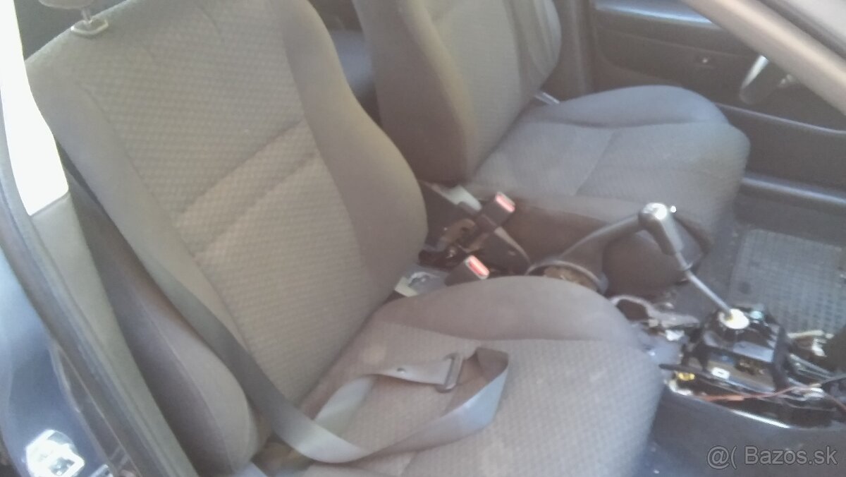 Predam katalizator,dvere,sedadla na Toyota Avensis T25 - 10
