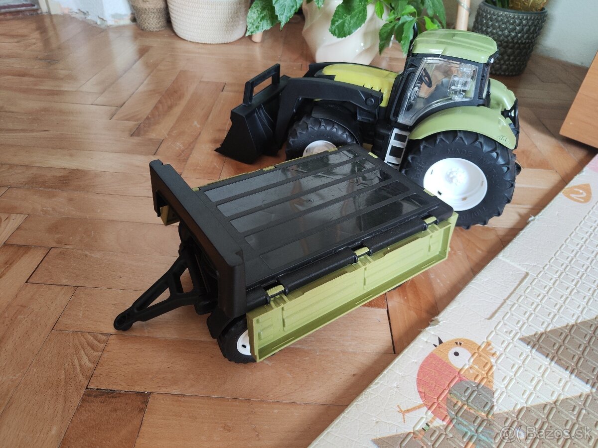 Traktor s vlečkou a prednou lyžicou - 10