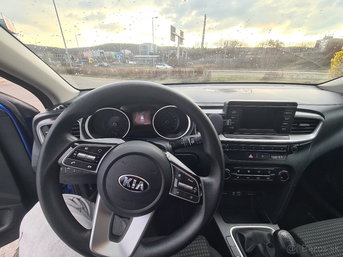 Predám Kia Ceed Amber 1.4 73 kw benzín - 10