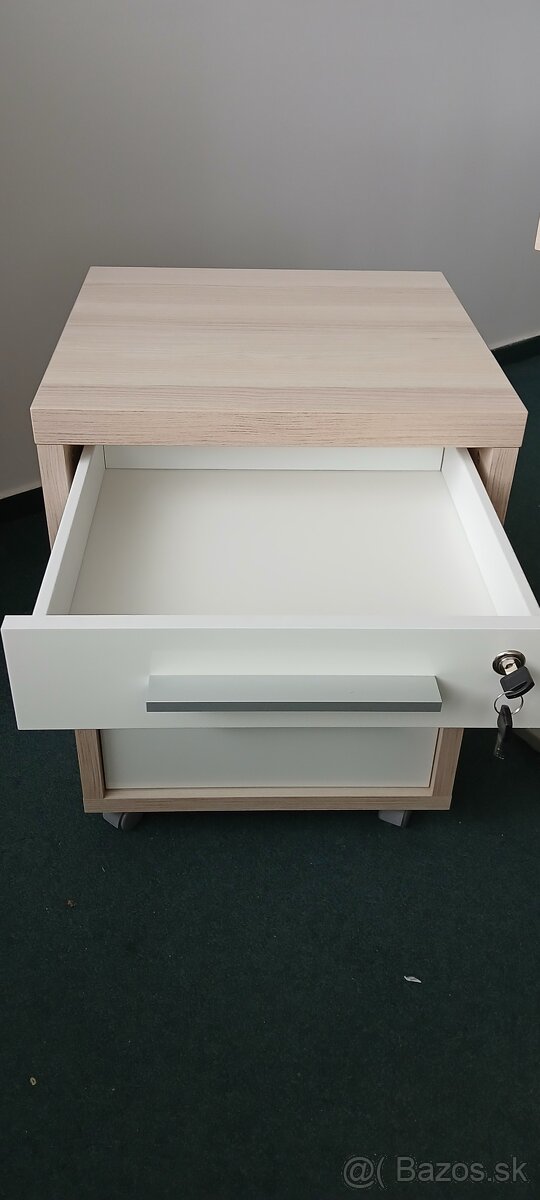 Predám kancelársku zostavu - 10