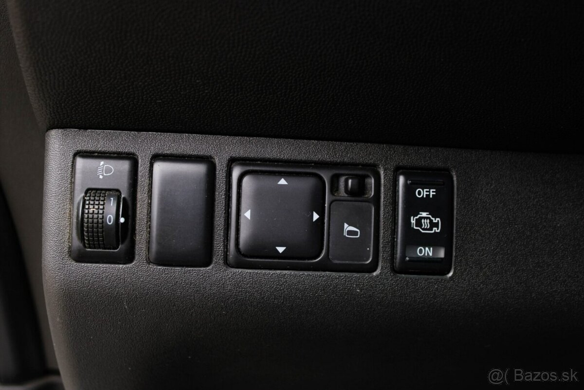 Nissan Navara DoubleCab 2.5D XE - 10