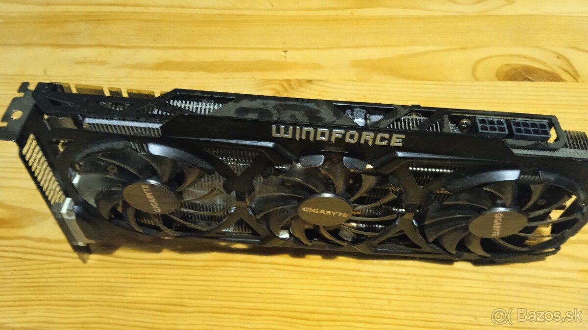 Zdravim predam zakladnu dosku Intel dh61cr - 10