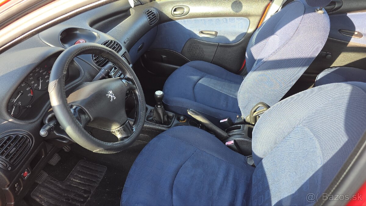 Predám Peugeot 206 1,1 benzín r.v 2004 - 10