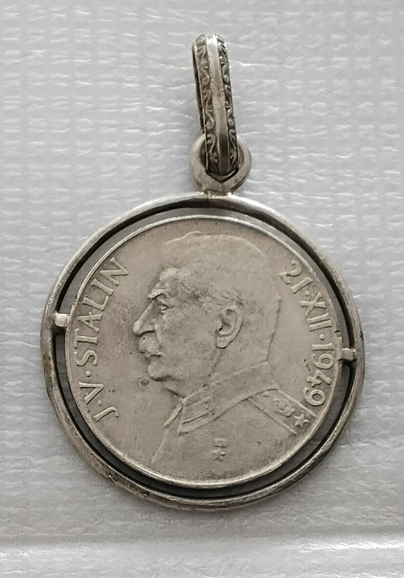 Staré strieborné šperky, prívesky, brošne - 10