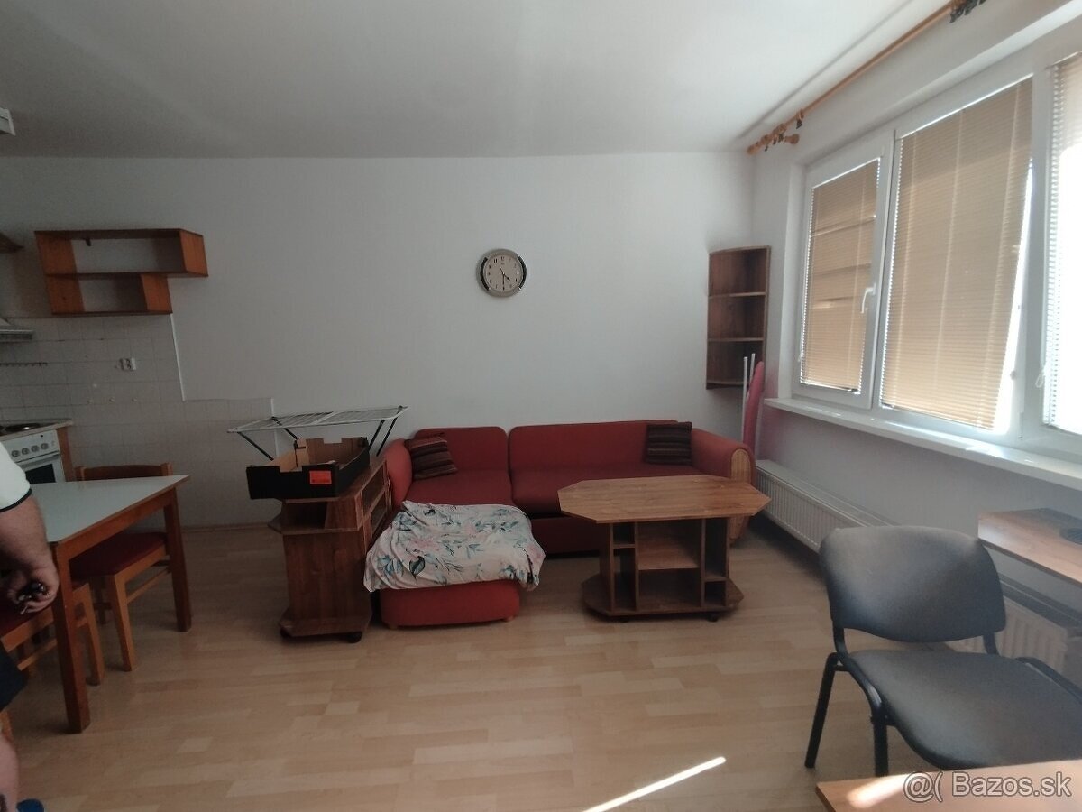 2 izbový Byt v Karlovej Vsi - 10