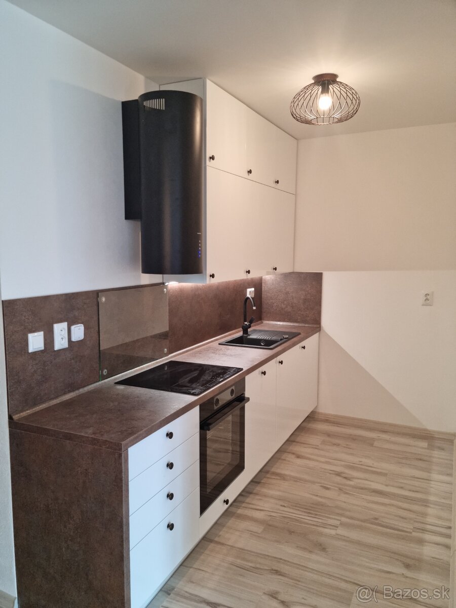 Prenajmem 2 izbový byt v centre LM - 10