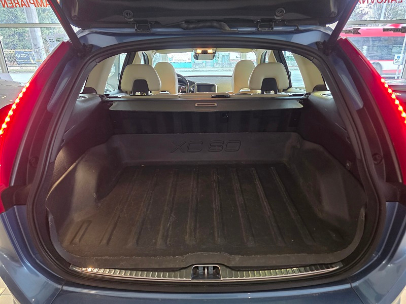 Volvo XC60 D4 2.4 Drive-E Summum Geartronic AWD - 10