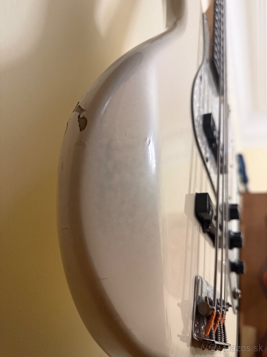 Fender Jazz Bass - 10