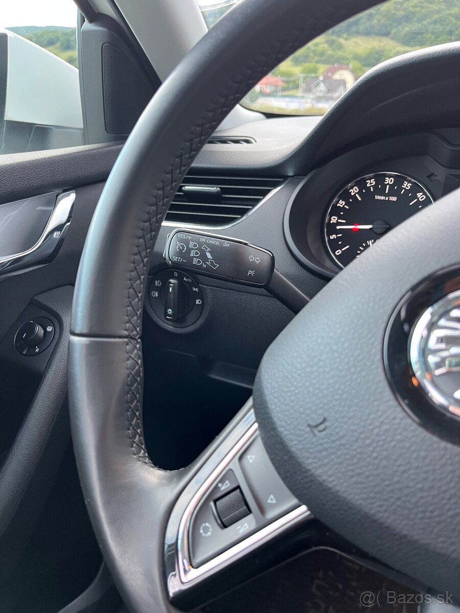Škoda octavia combi 2.0tdi STYLE - 10