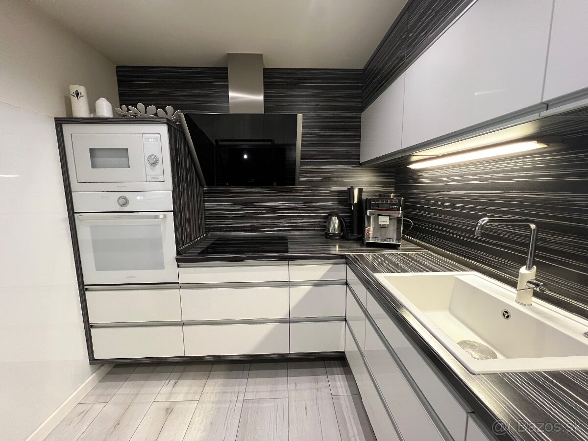 Predám kompletne zariadený 3 izbový byt v centre mesta - 10