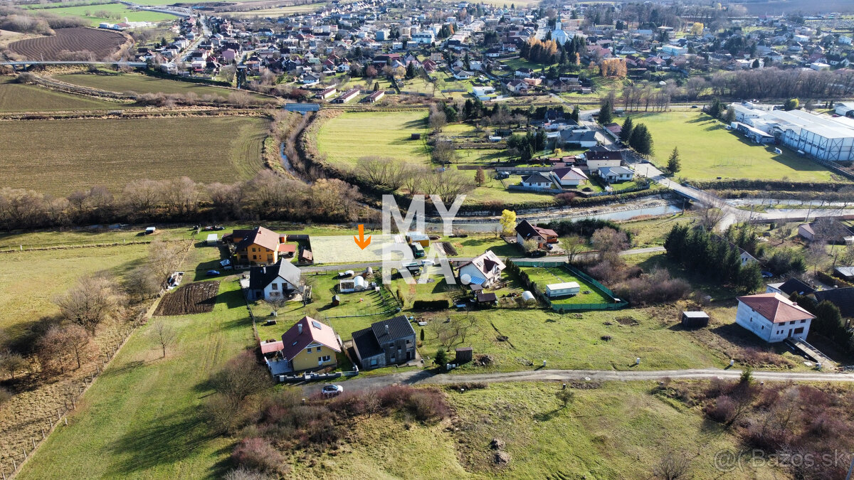 Stavebný pozemok 961 m² s projektom a stavebným povolením, K - 10