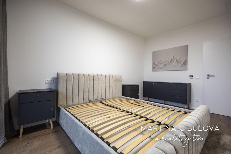 Na predaj 2 izbový štýlový zariadený byt v novostavbe v Bans - 10