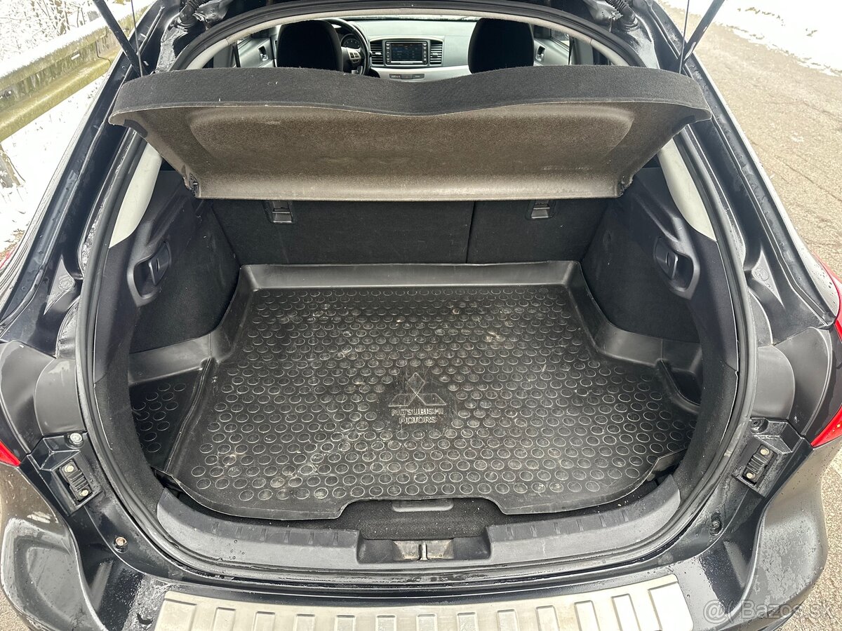 Mitsubishi Lancer 1.8 - 10