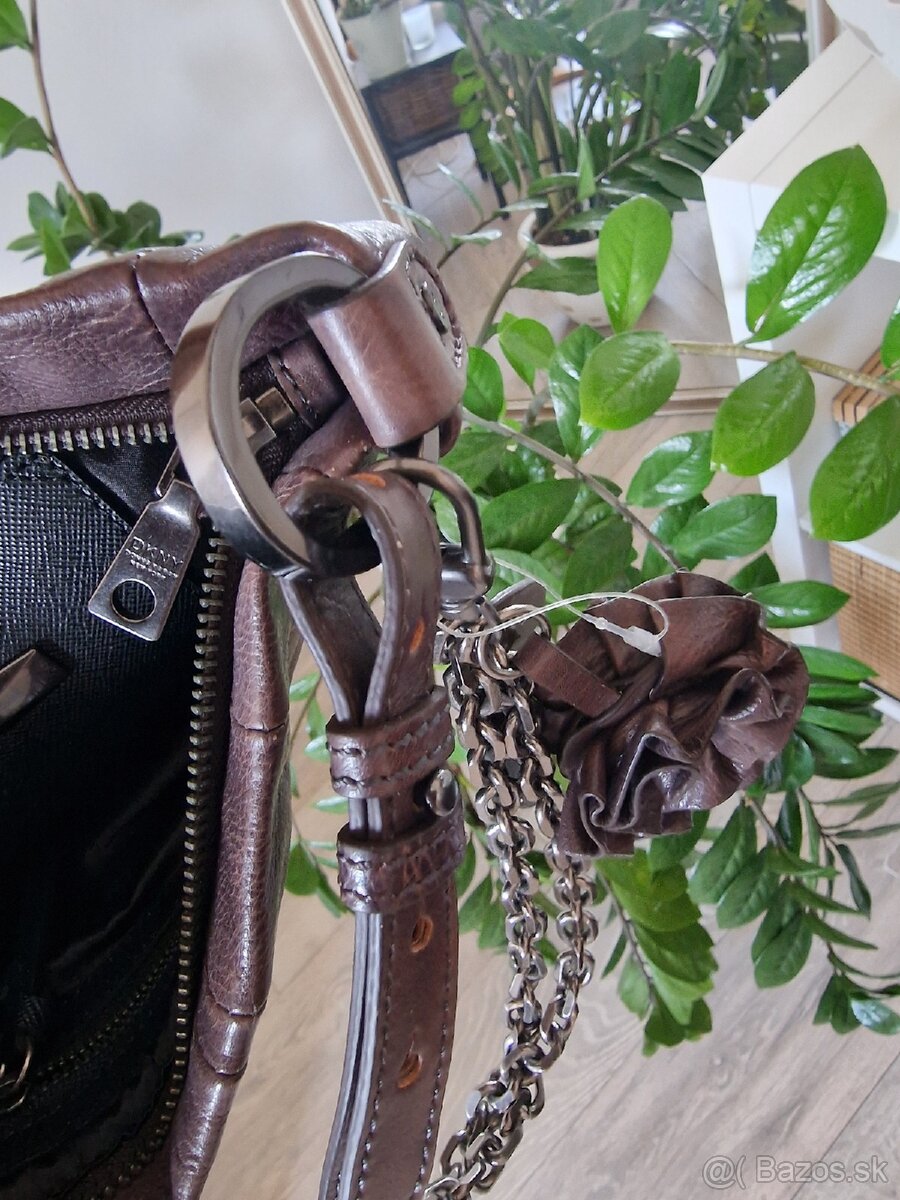 Kožená kabelka zn.DKNY - 10