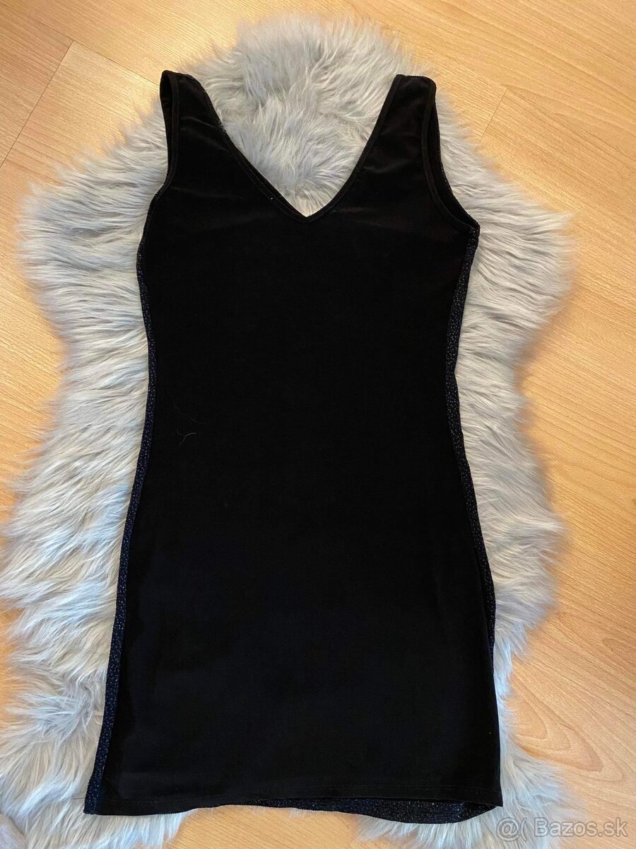 2x obtiahnuté šaty - 10