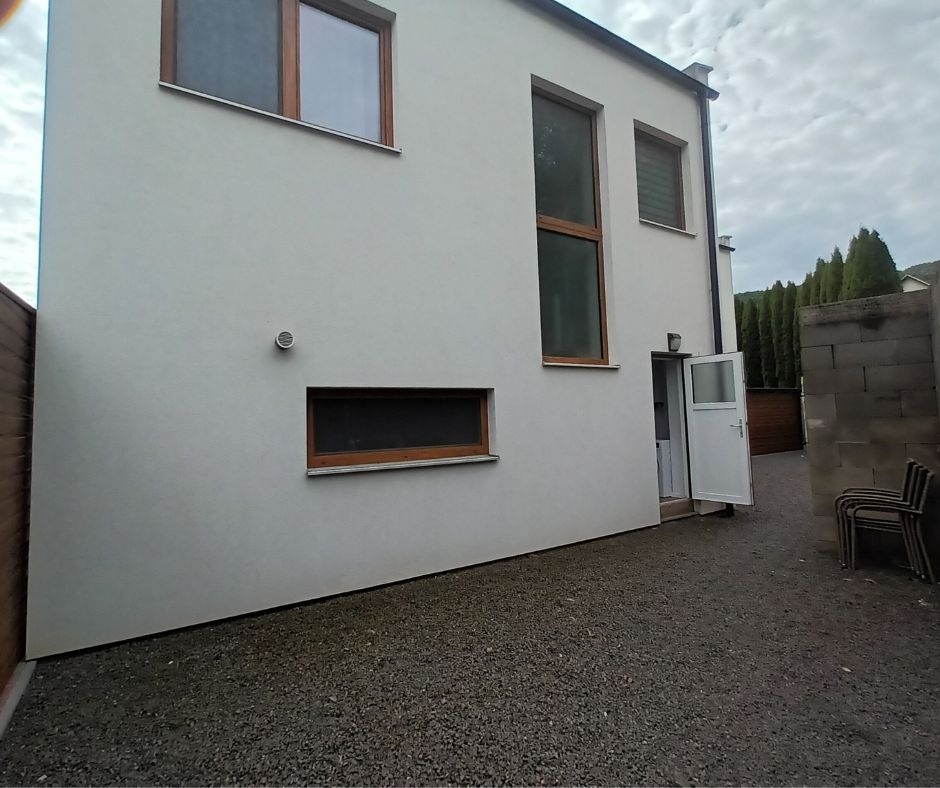 Krásny,nový dom s pozemkom,parkovacími miestami - 10