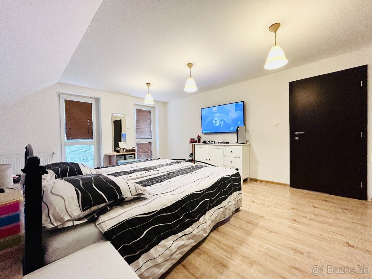 Na predaj príjemný plne zariadený dom s bazénom - 10