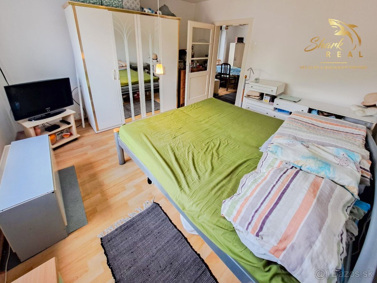 Malebná romantická chalupa pod lesom - 10