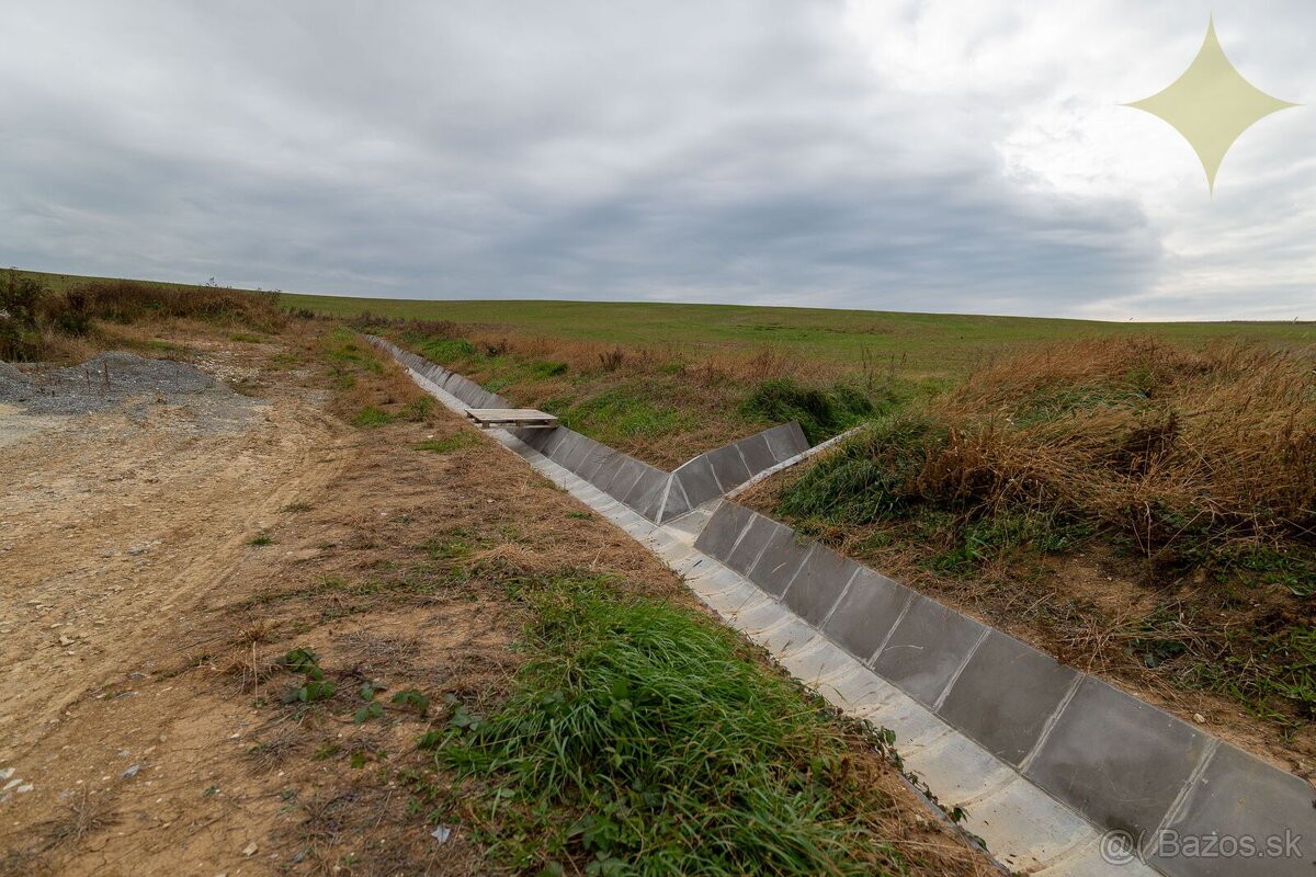 Exkluzívne na predaj nové stavebné pozemky s IS o veľkosti 8 - 10