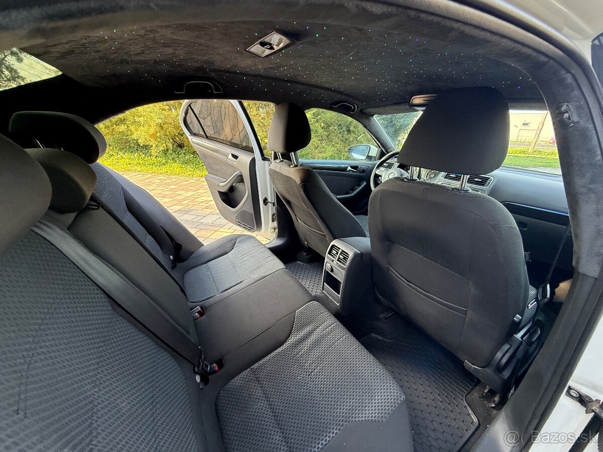 Volkswagen Jetta 1.6 TDI (2011) 🚗✨ - 10