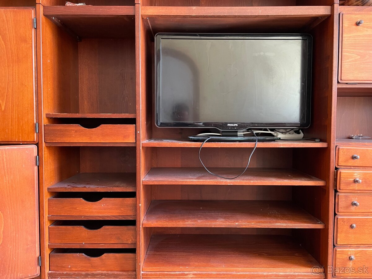 Darujem kvalitnú obývaciu stenu z dreva - 10