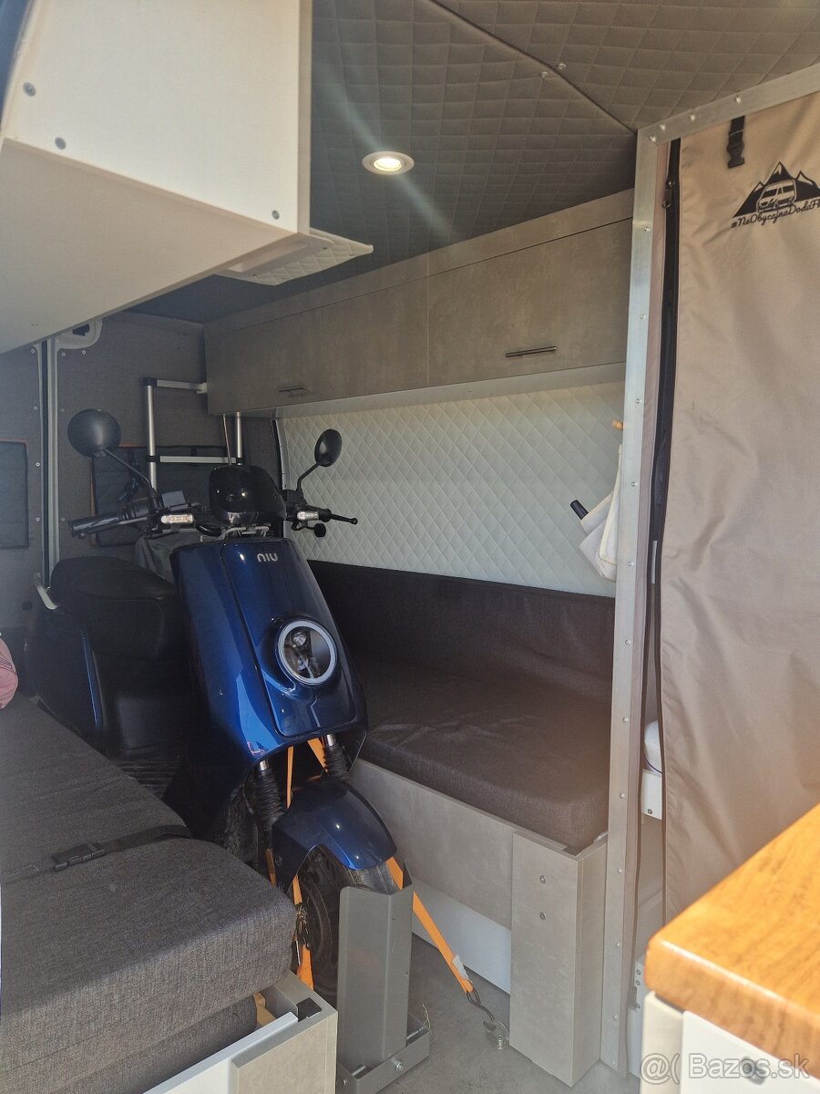 Renault Master Campervan - 10