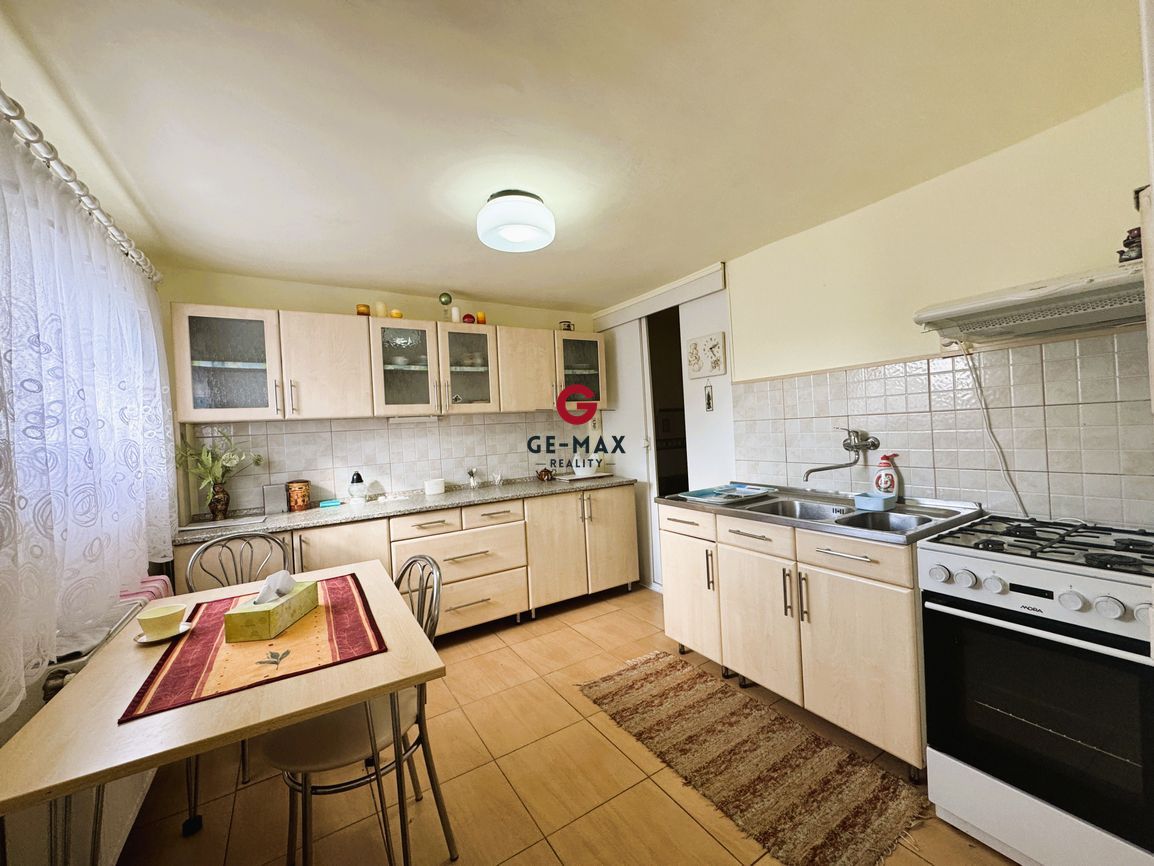 REZERVOVANE Exkluzívne na predaj 5-izbový rodinný dom v Naci - 10