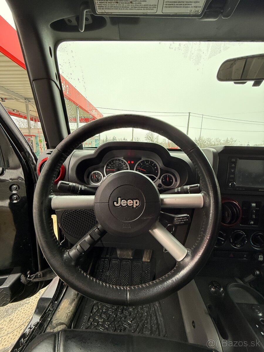 Jeep Wrangler Sahara - 10