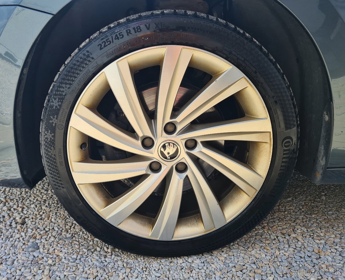 ŠKODA OCTAVIA COMBI 2.0TDI STYLE 4X4 DSG - 10