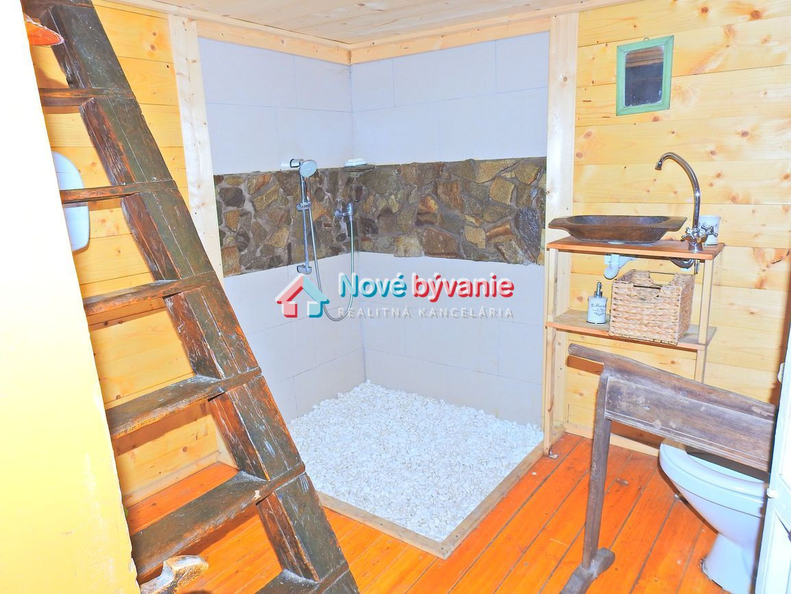 Na predaj nádherná drevenica v Levočských Vrchoch - 10