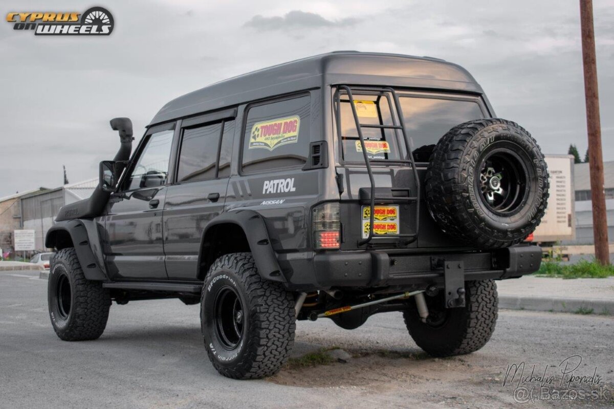 NISSAN PATROL WAGON 1995 VIN 886 - 10