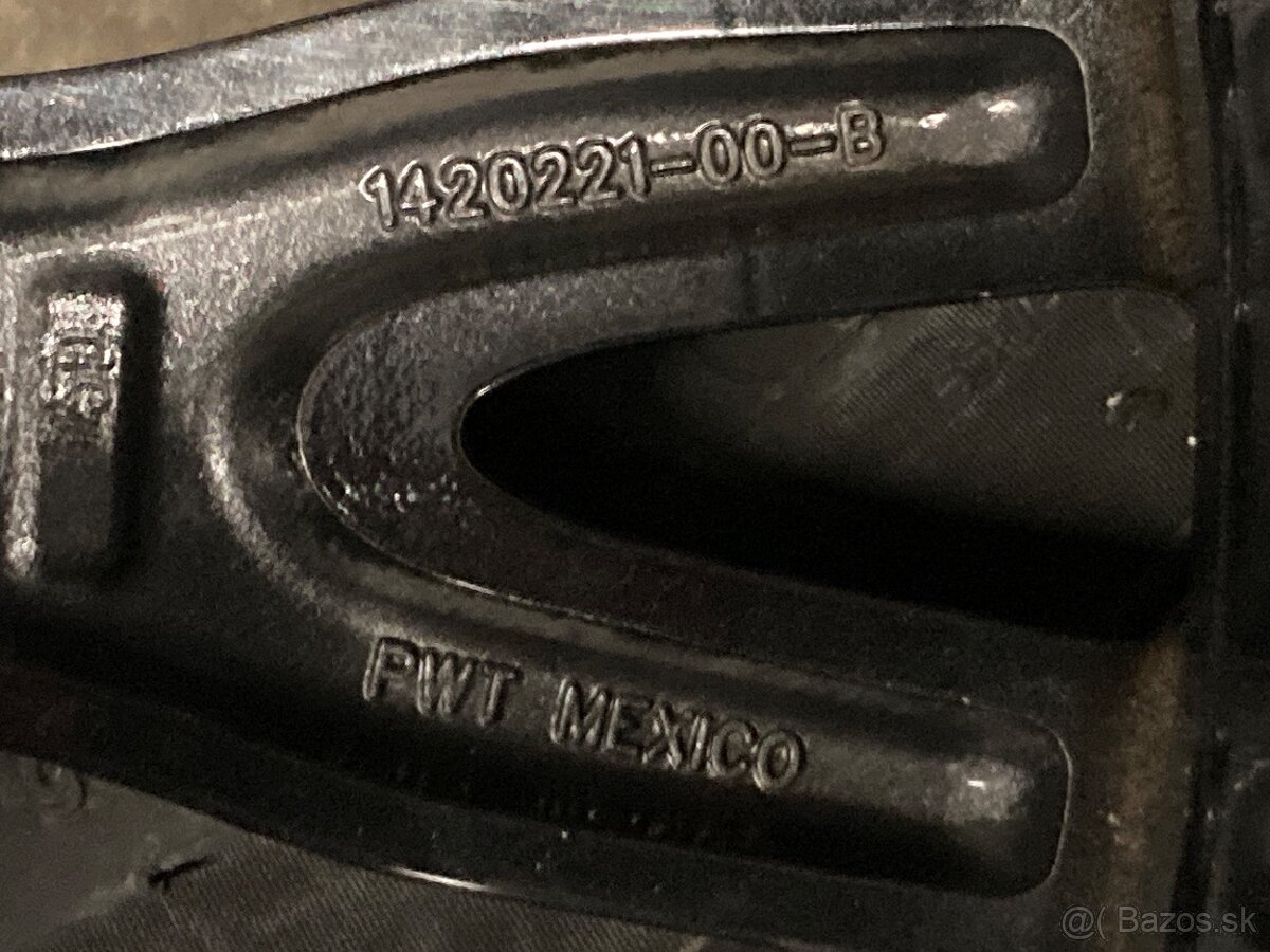 Tesla 19" originál s letnými pneu - 10