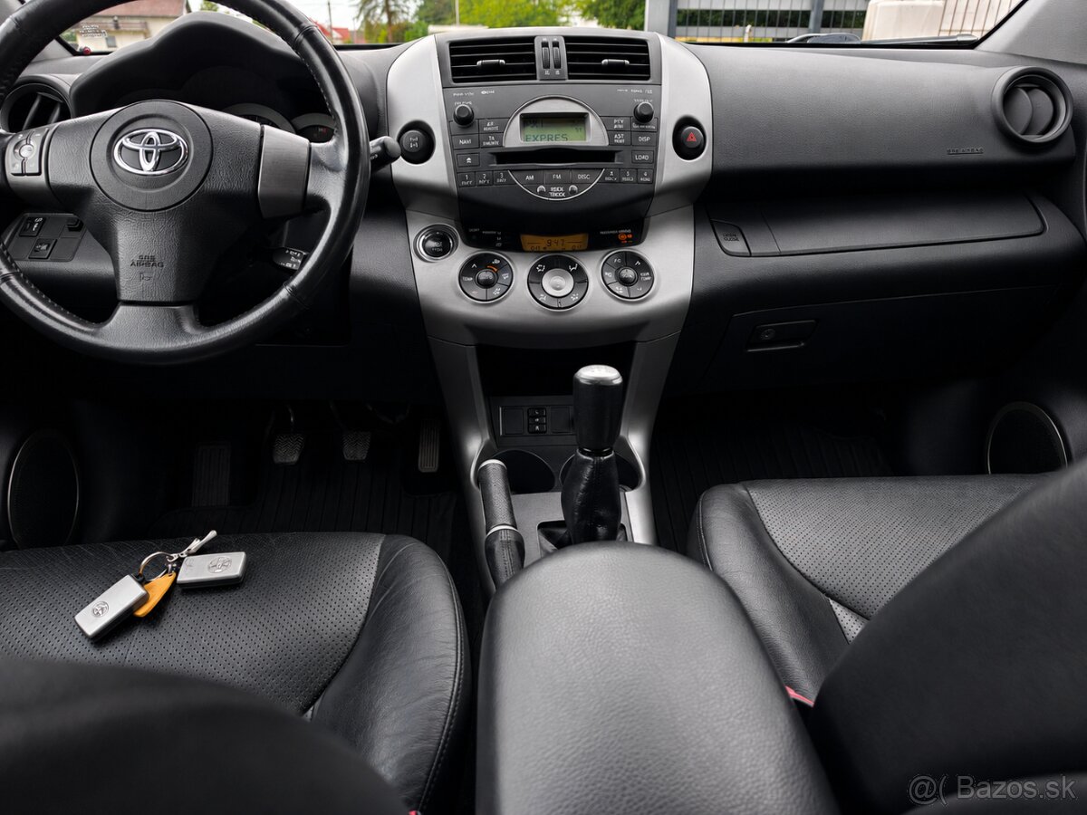 TOYOTA RAV4 2.0VVT-i 4WD BENZÍN - 10