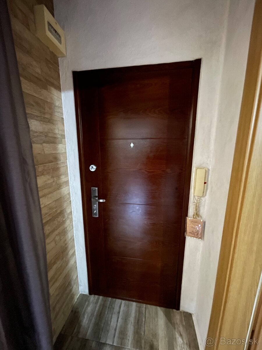 2-izb. byt, 54 m2, 2 x balkón, pôvodný stav, ul. Nováckeho - 10