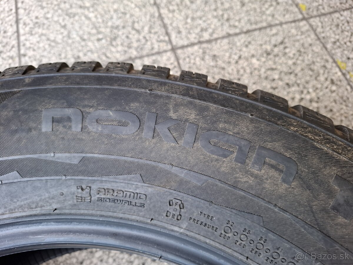 Nokian 265/60R18 - 10