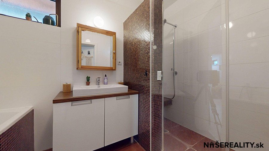 Na predaj 5-izbový rodinný dom s garážou, pivničkou a krásno - 10