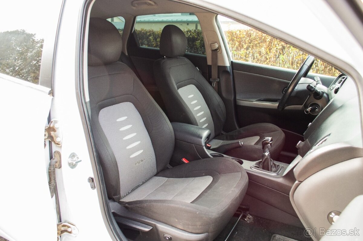 Kia Ceed SW 1.6 GDI - 10