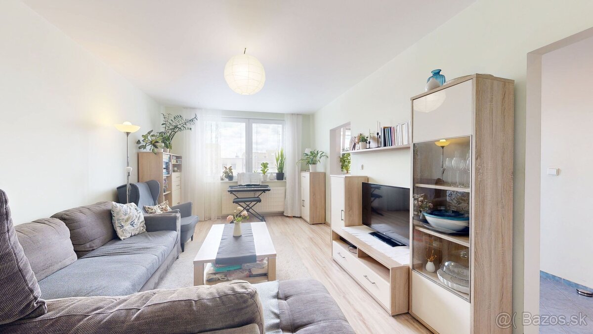 Ponúkame na predaj priestranný 3-izbový byt s loggiou na síd - 10