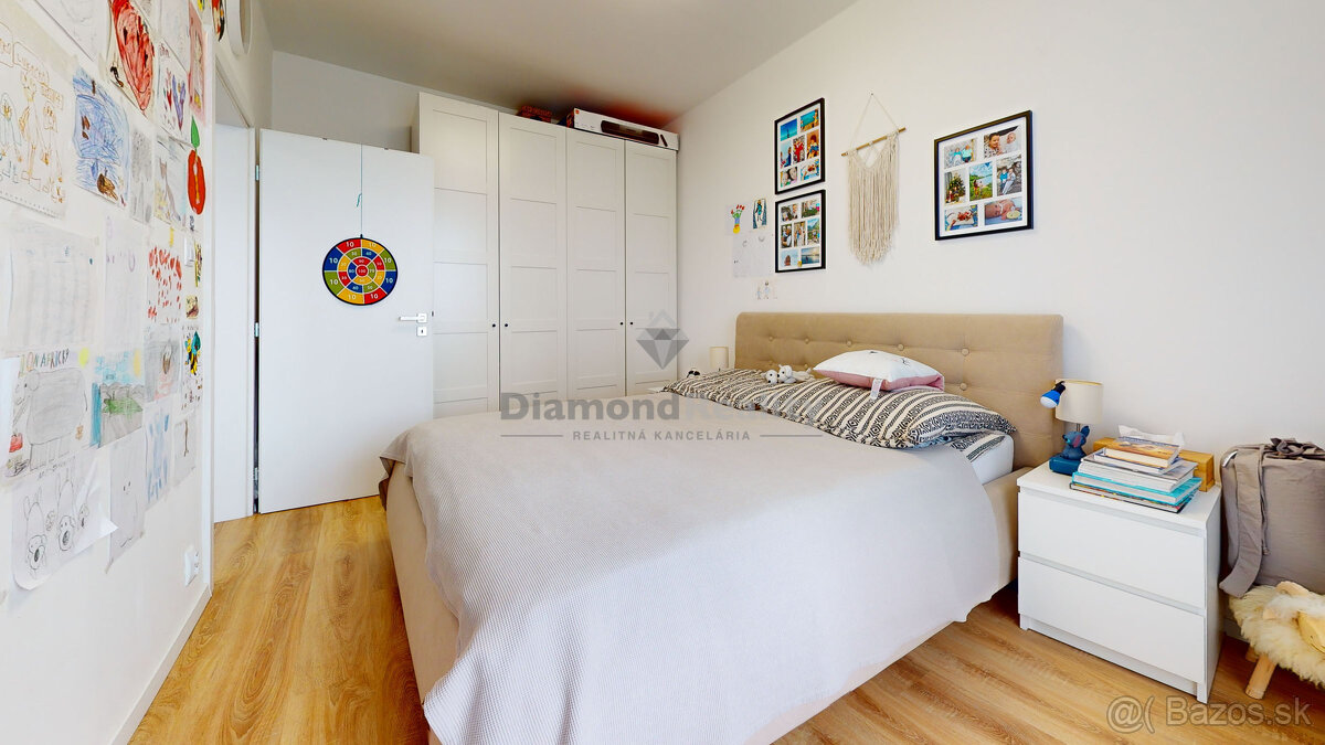 NA PREDAJ VEĽKÝ 4 IZBOVÝ BYT - 96 M2 - DVE LODŽIE, VIEDENSKÁ - 10