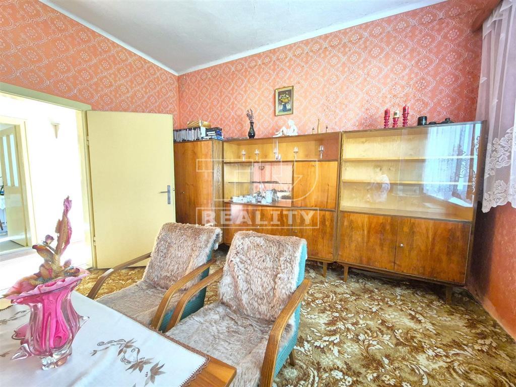 Znížená cena. Na predaj rodinný dom s veľkým pozemkom v... - 10