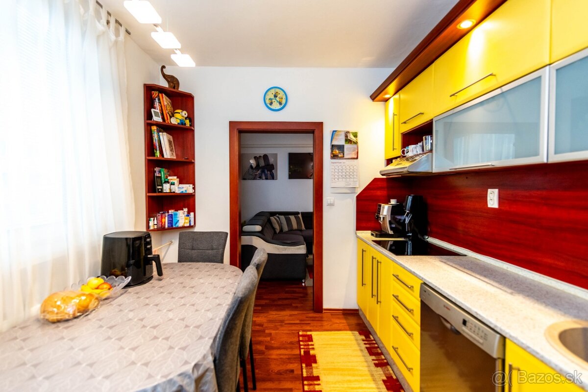 Vkusne zrekonštruovaný 3-izbový byt s loggiou na sídl. Juh - 10