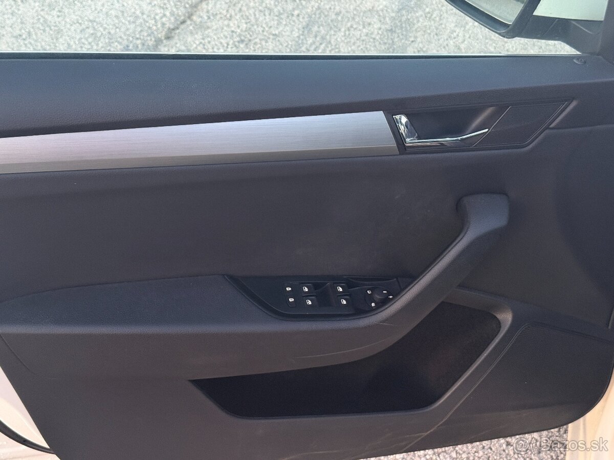 Škoda Superb Combi 2.0TDI - 10