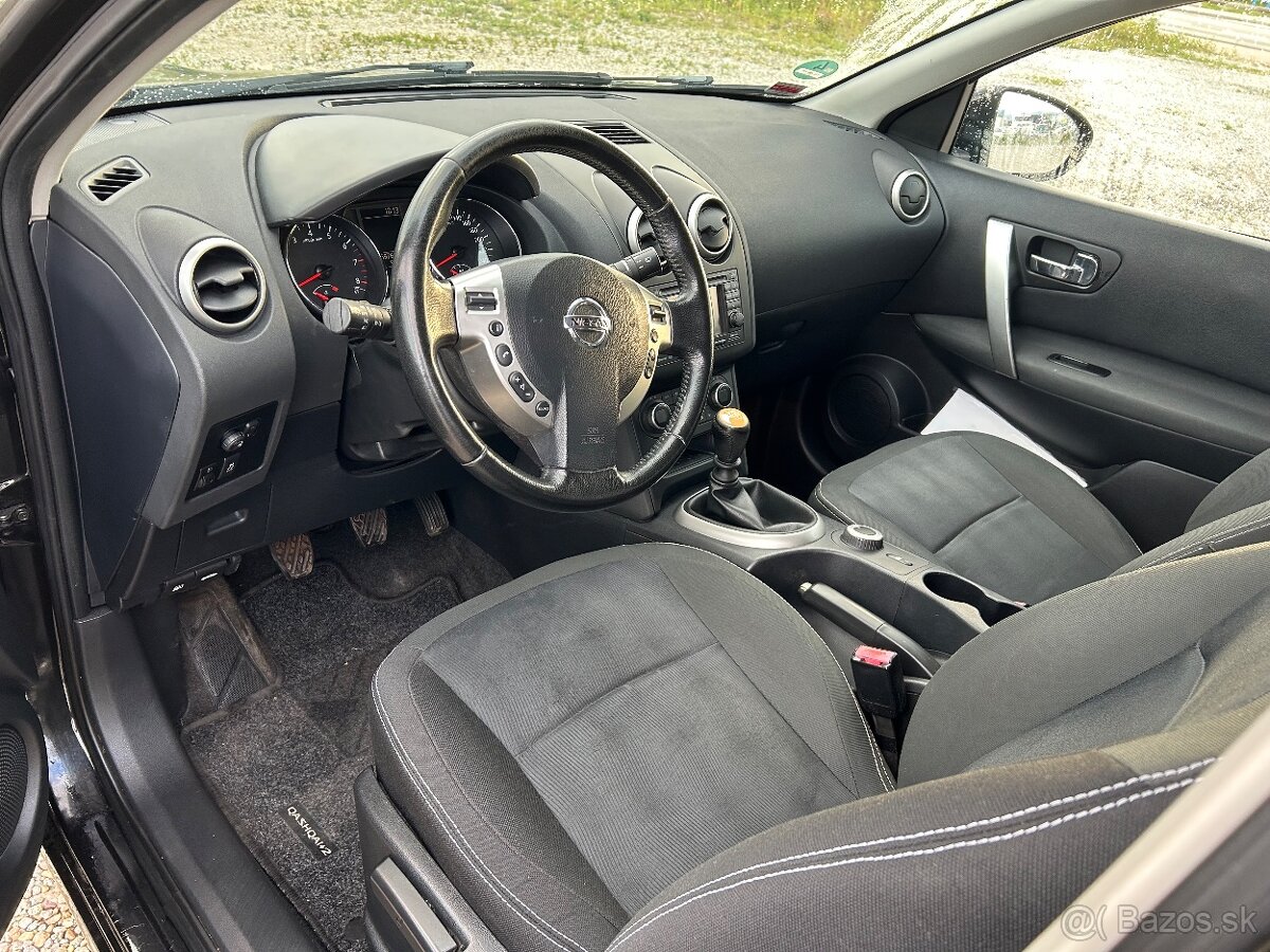 Nissan Qashqai 2.0 benzín 4x4 7 miest - 10