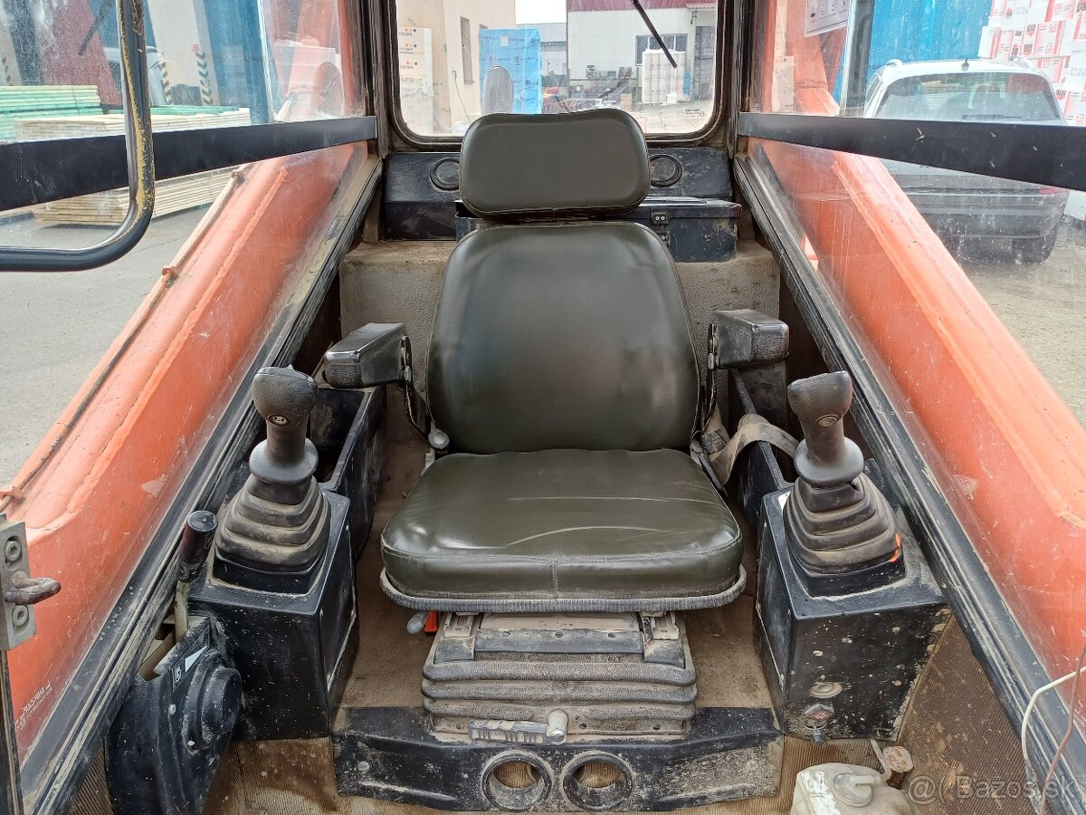 LOCUST L 753 nakladač smykový - 10