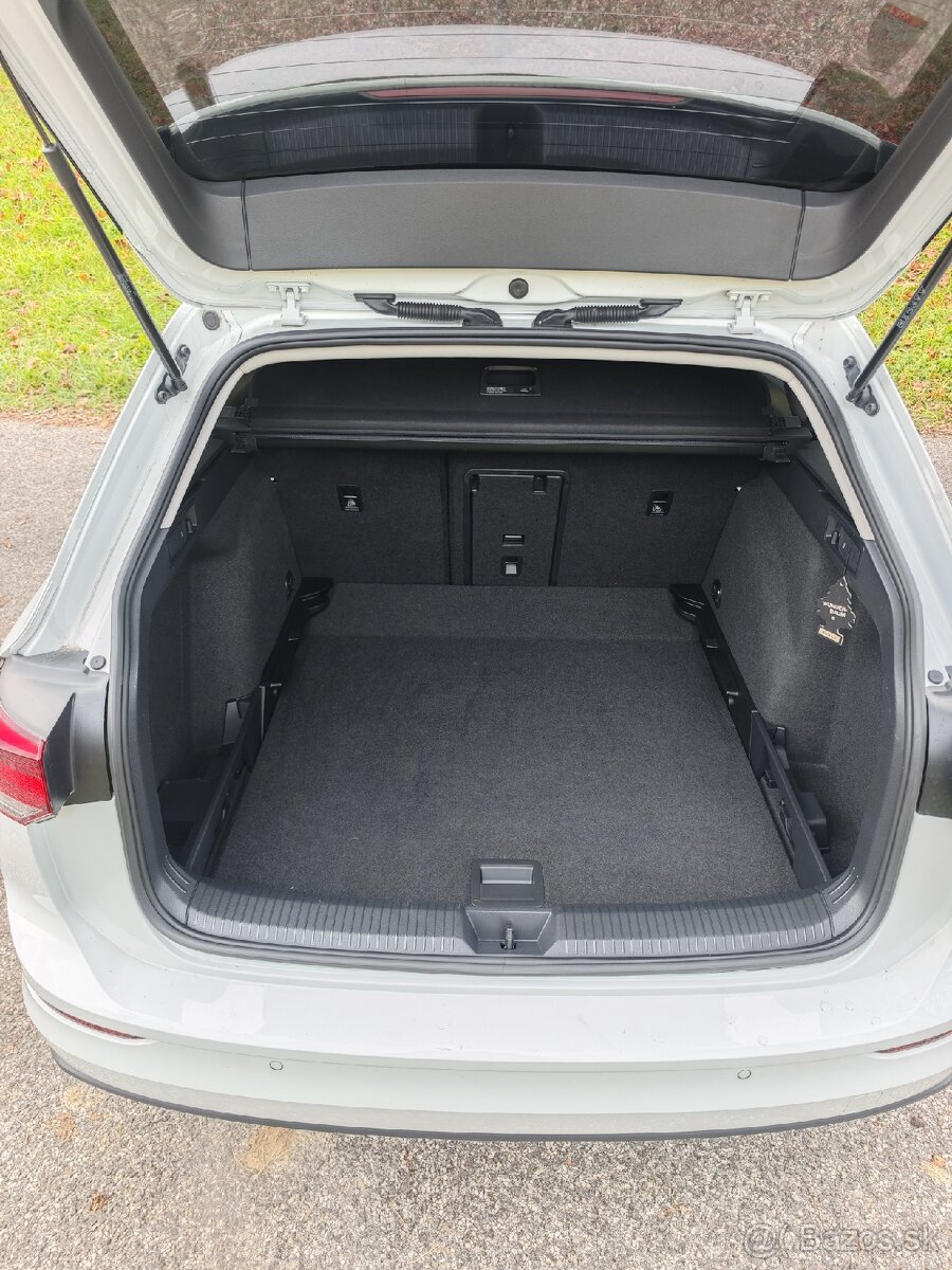 VW Golf 1.5 TSI Life Virtual kokpit Front&Lane Assist - 10