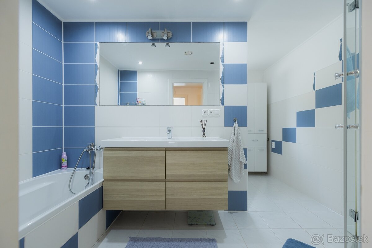 Jedinečná rodinná vila v meste Dolný Kubín s krásnym pozemko - 10