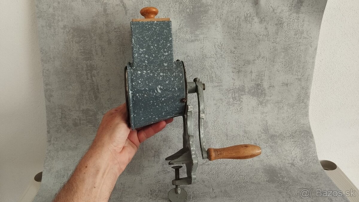 Velmi starý krásný velký mlyncek na strouhanku IDA - 10