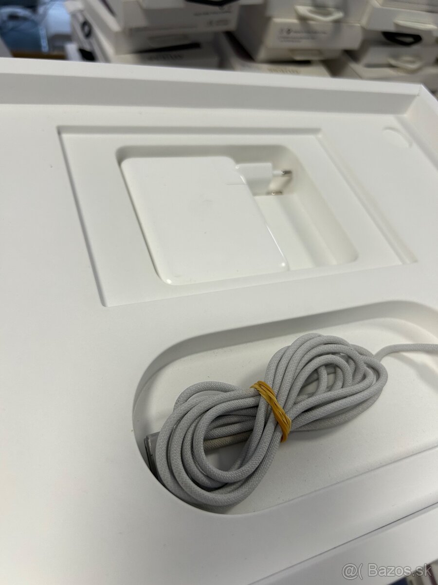 Apple Macbook Pro M2 Pro 16” 32gb ram 1tb ssd - 10