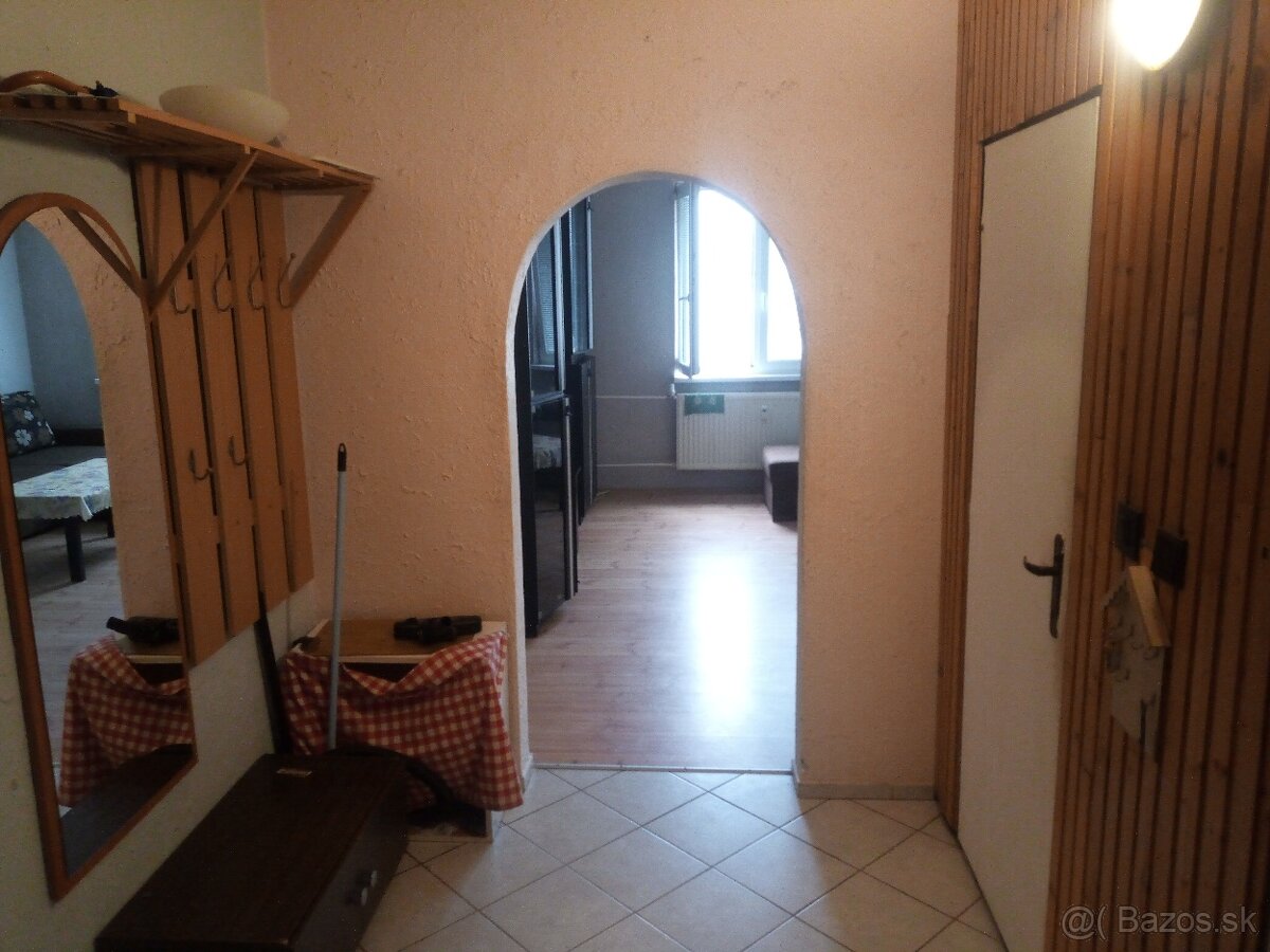 Trojizbový byt Liptovský Mikuláš, sídlisko Podbreziny - 10